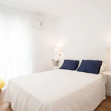 Lyrioshomes Cervantes Apartment Malaga